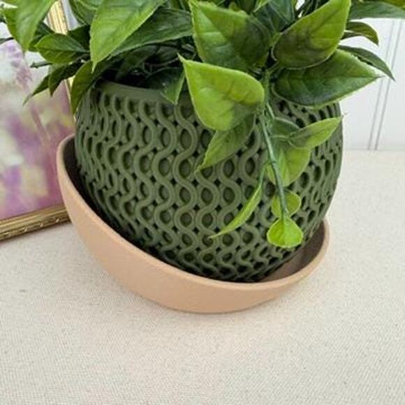 The Echo Planter, Indoor Flower Pot, Tabletop Planter, Wavy Geometric Design - Picture 2 of 12